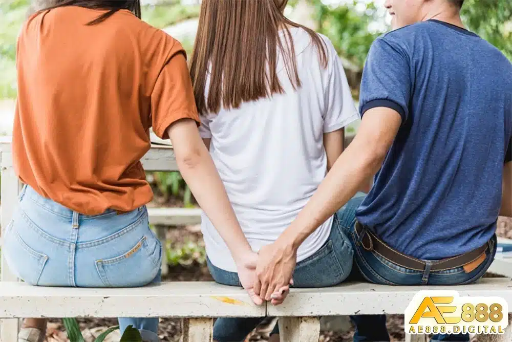 Nếu bạn mơ thấy mình ngoại tình hoặc thấy ai đó ngoại tình thì đó có thể là dấu hiệu của sự bất an và mất niềm tin trong mối quan hệ.